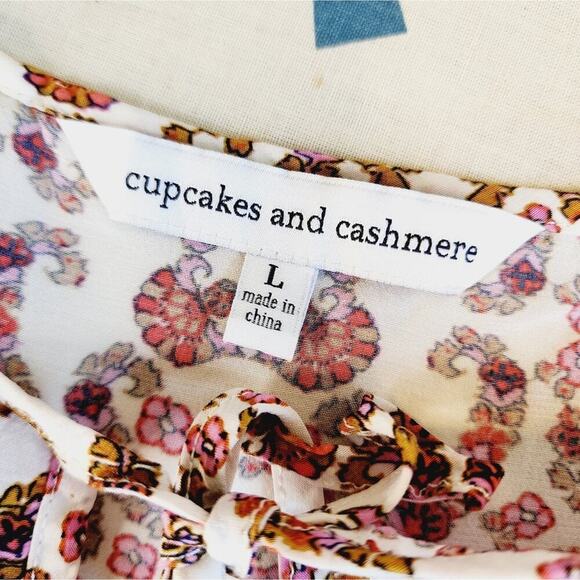CUPCAKES AND CASHMERE FLORAL FRONT TIE BLOUSE SIZE LARGE - Picture 2 of 6